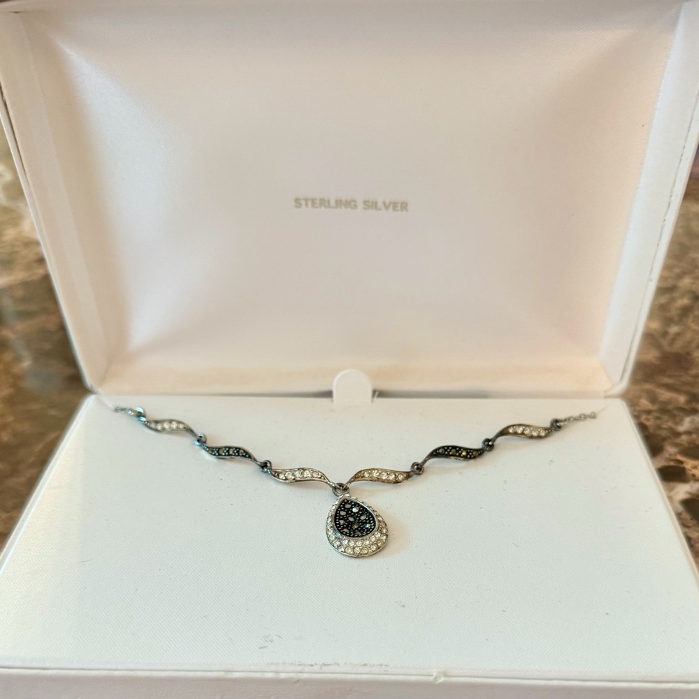 NWT Kohl’s Sterling Silver cubic zirconia Teardrop Necklace with Vintage Design